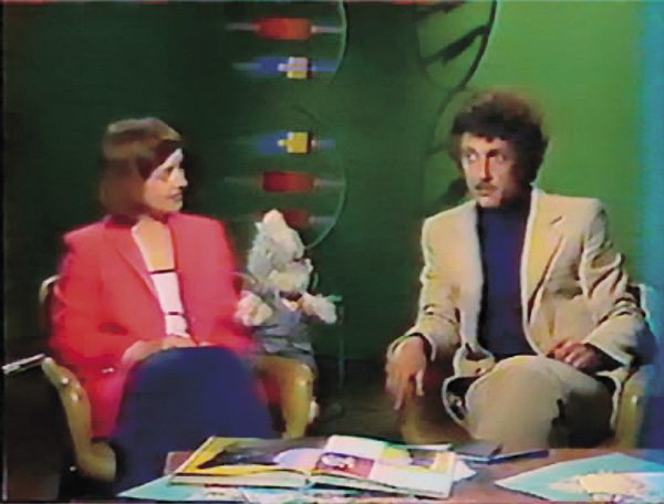 На фото — автор с телевизионной ведущей И. Ермиловой и котом Василием в учебном фильме «Геногеография, или Идем считать кошек», снятом в 1984 г.