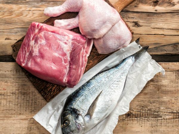 Акцент следует делать на мясе и рыбе, а растительные компоненты применять в качестве добавки