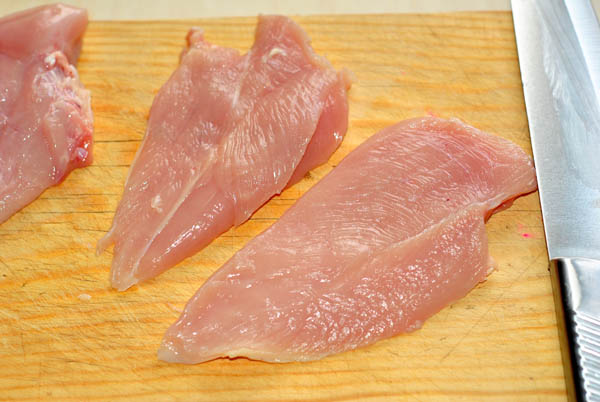 Запустить аллергическу реакцию могут и давно проверенные продукты, такие как куриное мясо