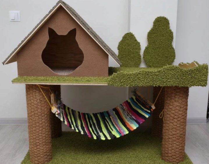 Домики для кошек с когтеточкой: виды, изготовление и размещение